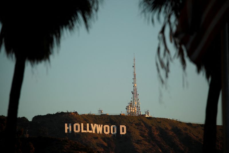 &copy; Reuters. Photo d'archives du panneau Hollywood à Los Angeles, Californie. /Photo prise le 6 février 2020 à Los Angeles, aux États-Unis/REUTERS/Mike Blake 