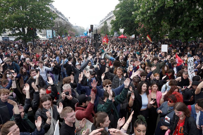 &copy; Reuters. Pessoas participam das marchas de 1º de maio em Paris
01/05/2023 REUTERS/Benoit Tessier