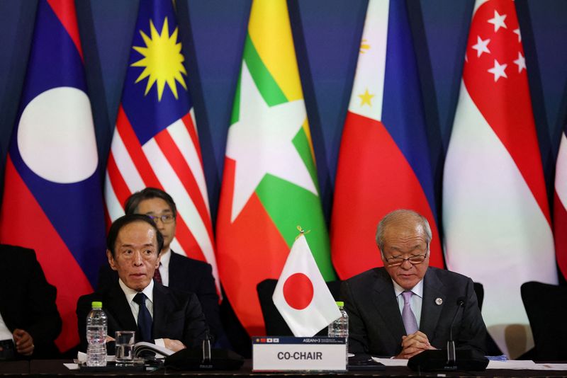 &copy; Reuters. Japanese Finance Minister Shunichi Suzuki and Governor of the Bank of Japan Kazuo Ueda attend the 26th ASEAN+3 Finance Ministers and Central Bank Governors' meeting in Incheon, South Korea, May 2, 2023. REUTERS/Kim Hong-Ji