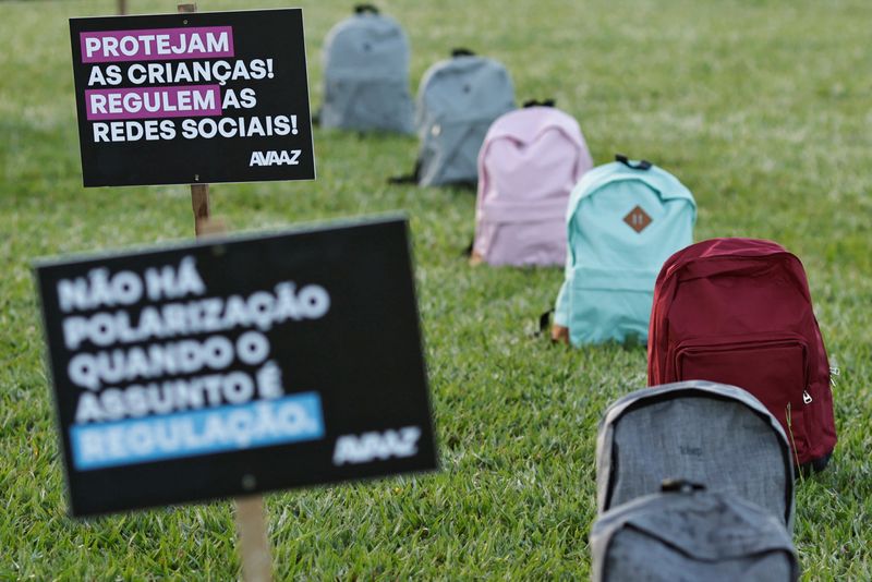 &copy; Reuters. Members of Avaaz, a global web movement, protest in front of National Congress using backpacks to represent victims of school massacres lost due to lack of laws in the virtual world, in Brasilia, Brazil May 2, 2023. REUTERS/Ueslei Marcelino