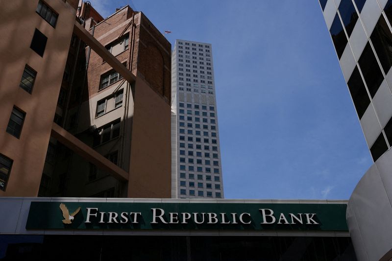 &copy; Reuters. FILE PHOTO: A sign marks a First Republic Bank branch in San Francisco, California, U.S. April 28, 2023. REUTERS/Loren Elliott/File Photo