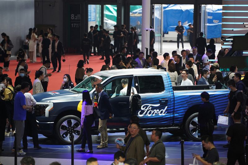 &copy; Reuters. FILE PHOTO: People visit a Ford booth at the Auto Shanghai show, in Shanghai, China April 18, 2023. REUTERS/Aly Song