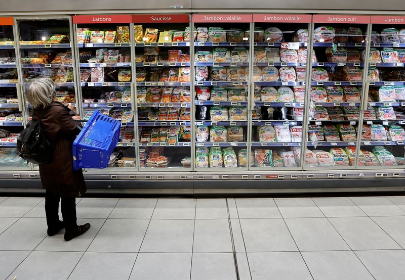 &copy; Reuters. FILE PHOTO: A customer shops in a supermarket in Nice, France, March 1, 2023.    REUTERS/Eric Gaillard/File Photo