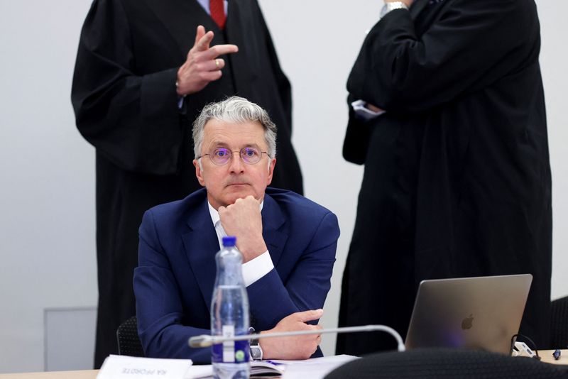 &copy; Reuters. Rupert Stadler, ancien président du directoire du constructeur automobile allemand Audi, assiste à son procès, au tribunal régional, à Munich, en Allemagne. /Photo prise le 3 mai 2023/REUTERS/Lukas Barth