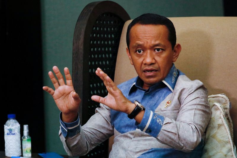 &copy; Reuters. Indonesia's Investment Minister Bahlil Lahadalia gestures during an interview at his office in Jakarta, Indonesia, May 3, 2023. REUTERS/Ajeng Dinar Ulfiana