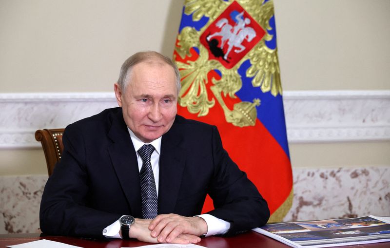 &copy; Reuters. الرئيس الروسي فلاديمير بوتين في سان بطرسبرج يوم الثلاثاء. صورة من وكالة سبوتنيك للأنباء. 