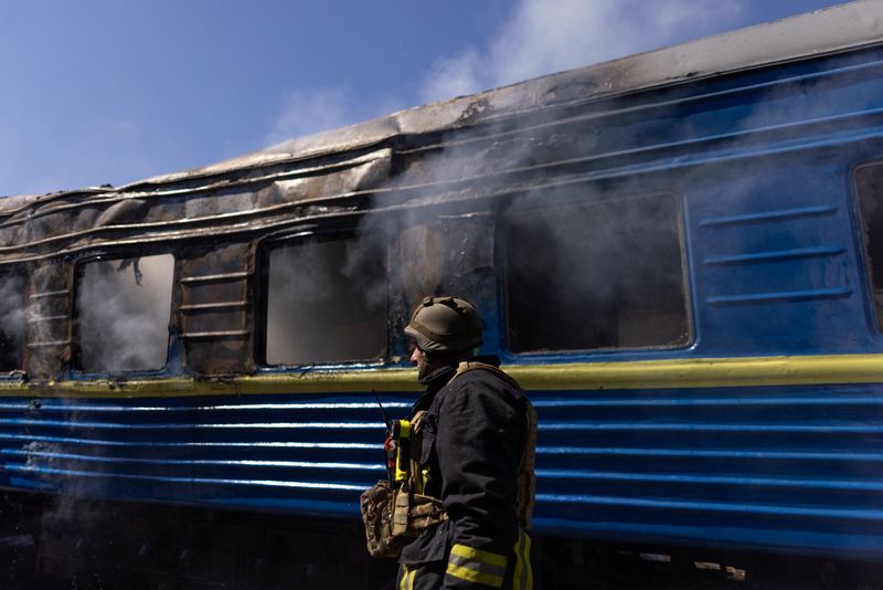 © Reuters. A firefighter works at the site of a train station hit by a Russian military strike, amid Russia's attack on Ukraine, in Kherson, Ukraine May 3, 2023. REUTERS/Carlos Barria