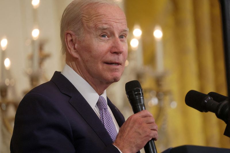 © Reuters. FILE PHOTO: U.S. President Joe Biden hosts a reception to celebrate Eid al-Fitr, at the White House, in Washington, U.S., May 1, 2023. REUTERS/Leah Millis/File Photo