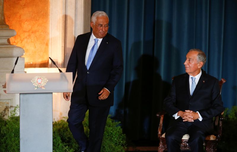 &copy; Reuters. Primeiro-ministro de Portugal, António Costa, ao lado do presidente do país, Marcelo Rebelo de Sousa, durante cerimônia em Lisboa
26/10/2019 REUTERS/Rafael Marchante