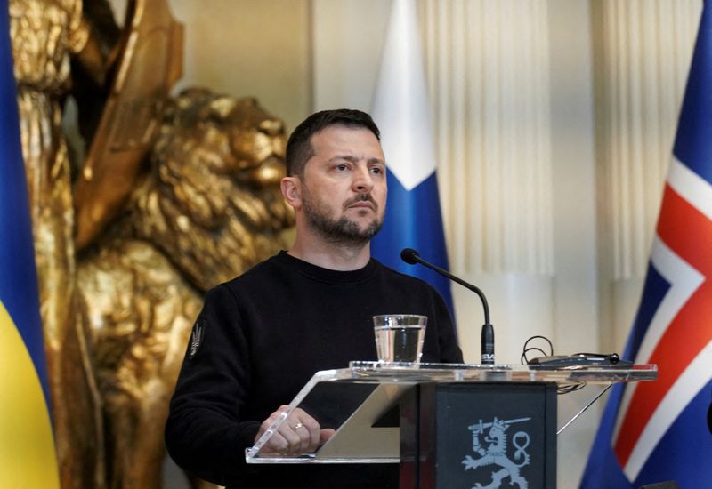 &copy; Reuters. Presidente da Ucrânia, Volodymyr Zelenskiy, em Helsinque durante visita à Finlândia
03/05/2023 Essi Lehto/REUTERS 