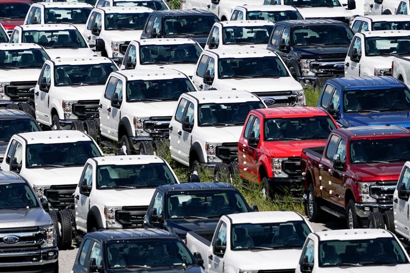 &copy; Reuters. FILE PHOTO: Thousands of Ford F-150s without chips are stored at Kentucky Speedway in Sparta, Kentucky, U.S., September 8, 2021.  REUTERS/Jeff Dean