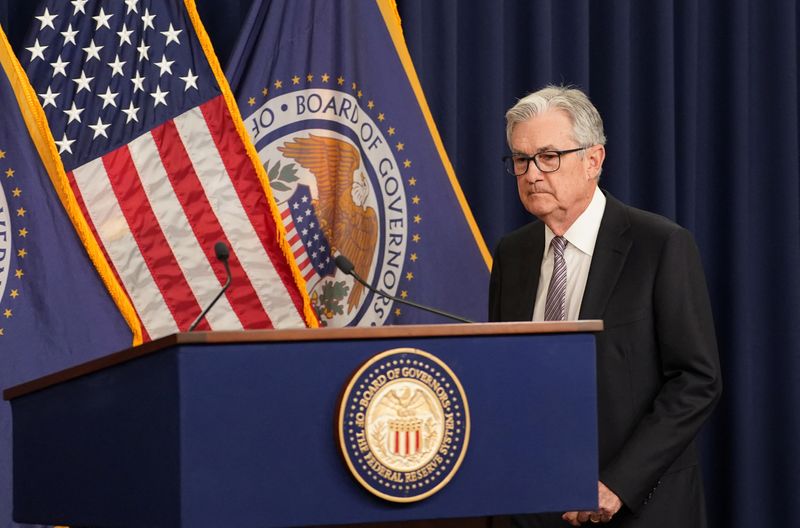 © Reuters. Federal Reserve Chairman Jerome Powell arrives to hold a news conference after the release of U.S. Fed policy decision on interest rates, in Washington, U.S,  May 3, 2023.  REUTERS/Kevin Lamarque