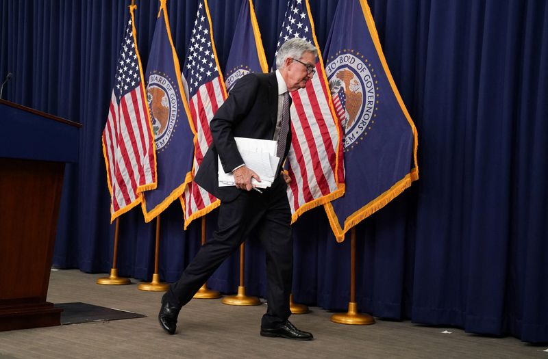 &copy; Reuters. El presidente de la Reserva Federal de Estados Unidos, Jerome Powell, abandona una conferencia de prensa después de la publicación de la decisión de política de la Fed sobre las tasas de interés, en Washington, EEUU. 3 de mayo de 2023. REUTERS/Kevin 