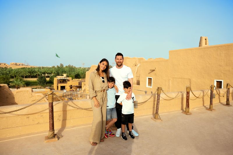 &copy; Reuters. Messi e família visitam a Arábia Saudita
01/05/202
Ministério Saudita do Turismo/Divulgação via REUTERS