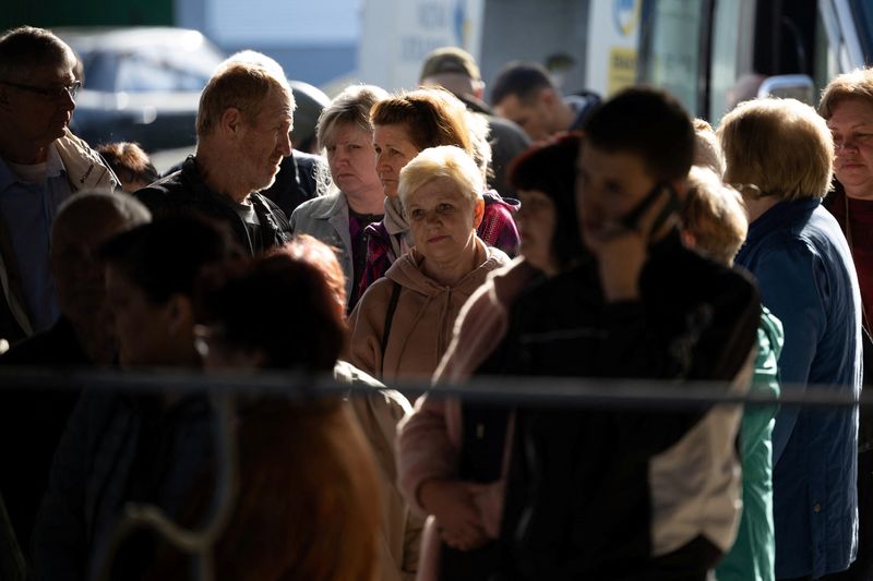 &copy; Reuters. Local residents are seen a during an evacuation effort at a bus station in the outskirts of Kherson, Ukraine May 4, 2023. REUTERS/Carlos Barria