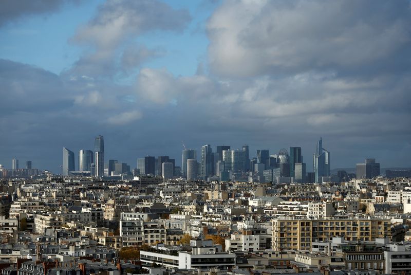 &copy; Reuters. Le quartier de la Défense à Paris. /Photo prise le 28 novembre 2022 à Paris, en France/REUTERS/Christian Hartmann