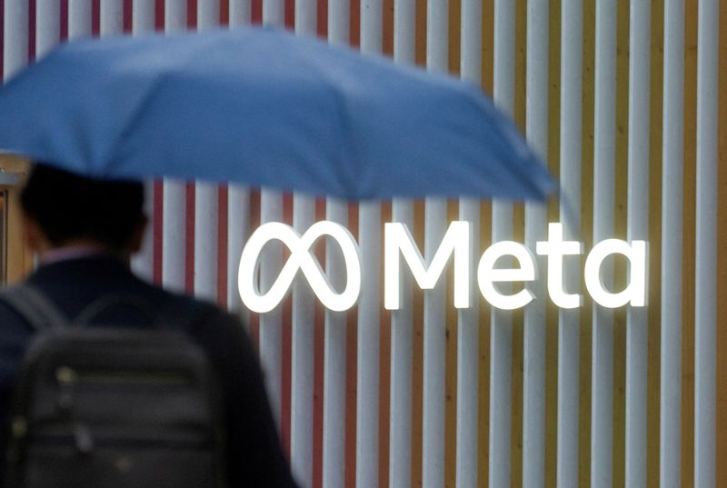 © Reuters. FILE PHOTO: The logo of Meta Platforms is seen in Davos, Switzerland, May 22, 2022. Picture taken May 22, 2022.   REUTERS/Arnd Wiegmann/File Photo