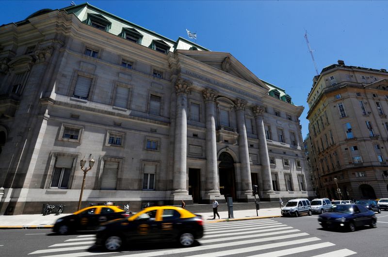 &copy; Reuters. FILE PHOTO: A general view of the facade of Banco de la Nacion Argentina (Bank of the Argentine Nation), in Buenos Aires, Argentina December 7, 2021. REUTERS/Agustin Marcarian/File Photo