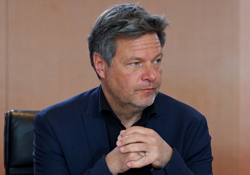 &copy; Reuters. FILE PHOTO: German Economy and Climate Minister Robert Habeck attends the weekly cabinet meeting at the Chancellery in Berlin, Germany April 26, 2023. REUTERS/Annegret Hilse