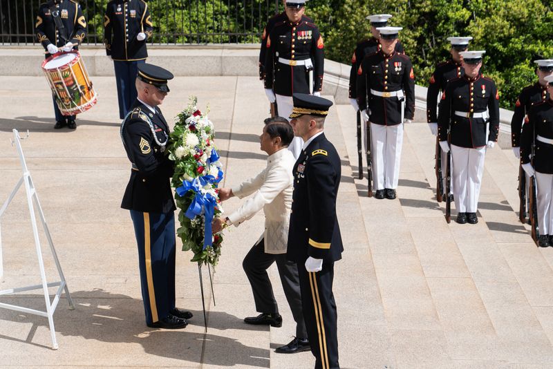 © Reuters. Philippine President Ferdinand Marcos Jr. and Major General Allan M. Pepin attend a wreath laying ceremony  at the Tomb of the Unknown Solider in Arlington National Cemetery in Arlington, Virginia near Washington, U.S., May 4, 2023. REUTERS/Nathan Howard