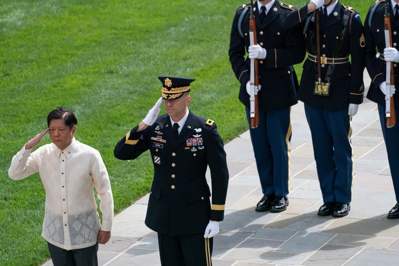 © Reuters. Philippine President Ferdinand Marcos Jr. and Major General Allan M. Pepin arrive for a wreath laying ceremony  at the Tomb of the Unknown Solider in Arlington National Cemetery in Arlington, Virginia near Washington, U.S., May 4, 2023. REUTERS/Nathan Howard