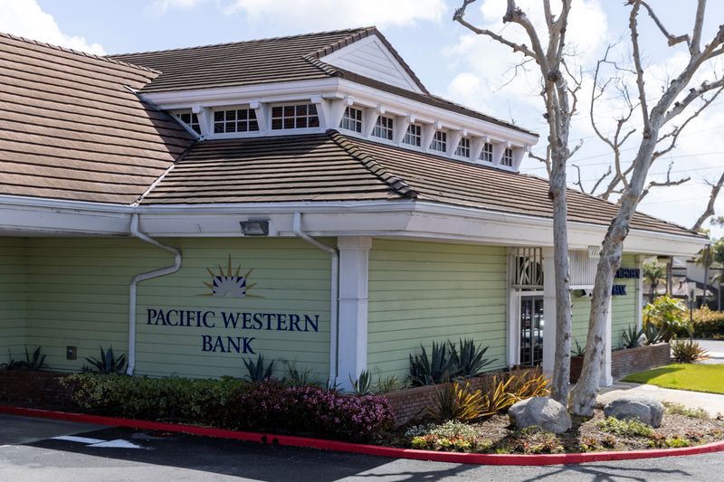 &copy; Reuters. A general view of Pacific Western Bank in Huntington Beach, California, U.S., March 22, 2023.        REUTERS/Mike Blake
