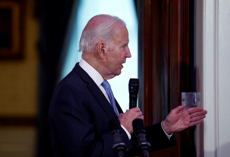 &copy; Reuters. Le président américain Joe Biden à la Maison Blanche, à Washington. /Photo prise le 3 mai 2023/REUTERS/Evelyn Hockstein