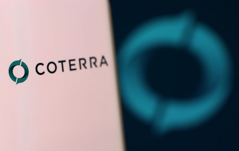 &copy; Reuters. FILE PHOTO: Coterra Energy's logo is pictured on a smartphone in this illustration taken, December 4, 2021. REUTERS/Dado Ruvic/Illustration