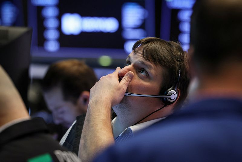 &copy; Reuters. FILE PHOTO: Traders work on the floor of the New York Stock Exchange (NYSE) in New York City, U.S., May 4, 2023.  REUTERS/Brendan McDermid