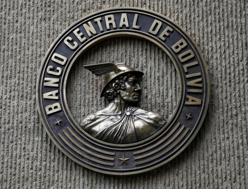 &copy; Reuters. FOTO DE ARCHIVO. El logo del Banco Central de Bolivia en La Paz, Bolivia. 4 de diciembre de 2019. REUTERS/David Mercado