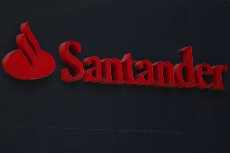&copy; Reuters. FILE PHOTO: The logo of Santander bank is seen at a branch in Mexico City, Mexico April 12, 2019. REUTERS/Edgard Garrido