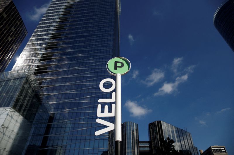 &copy; Reuters. FILE PHOTO: A bike sign is pictured at the La Defense business district in Paris, France, September 30, 2022. REUTERS/Benoit Tessier/File Photo