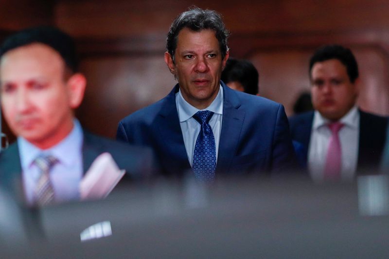 &copy; Reuters. Brazil's Finance Minister Fernando Haddad reacts while speaking with journalists after a meeting with Brazil's Central Bank President Roberto Campos Neto in Brasilia, Brazil April 3, 2023. REUTERS/Ueslei Marcelino