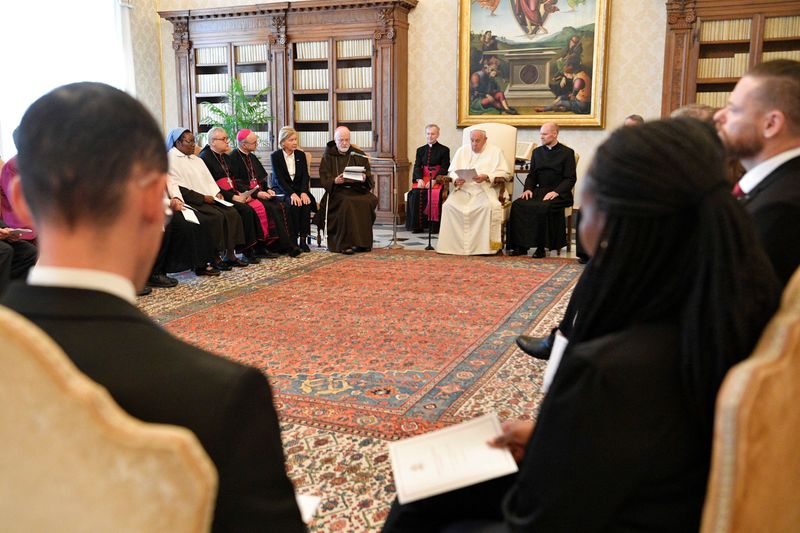 &copy; Reuters. Papa Francisco participa de reunião da Pontifícia Comissão para a Proteção de Menores, no Vaticano
05/05/2023
Mídia do Vaticano/Divulgação via REUTERS