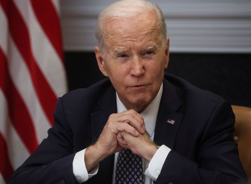 &copy; Reuters. FILE PHOTO: U.S. President Joe Biden meets with members of his "Investing in America Cabinet" in the Roosevelt Room at the White House in Washington, U.S., May 5, 2023. REUTERS/Leah Millis