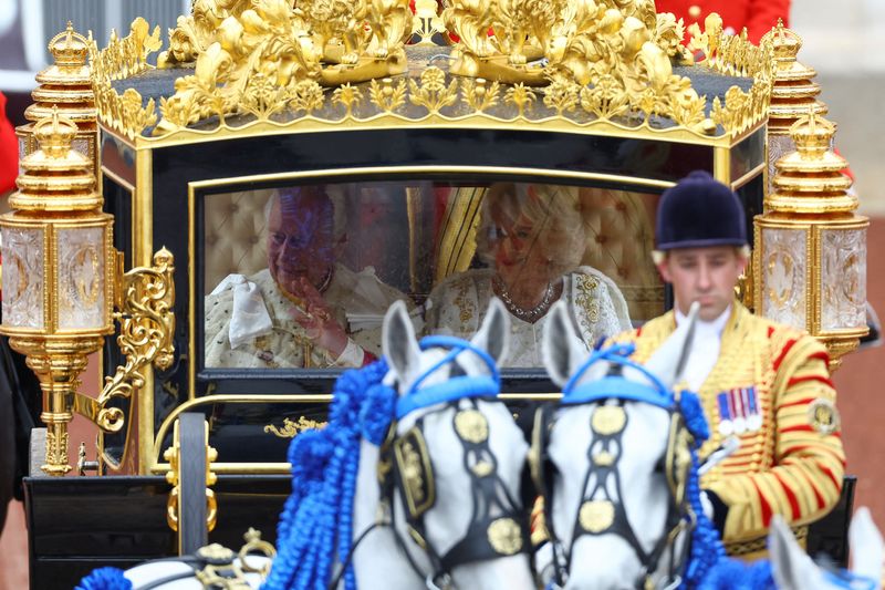 &copy; Reuters. Britain's King Charles and Queen Camilla sit in Diamond Jubilee State Coach at Buckingham Palace on the day of coronation ceremony, in London, Britain May 6, 2023. REUTERS/Hannah McKay