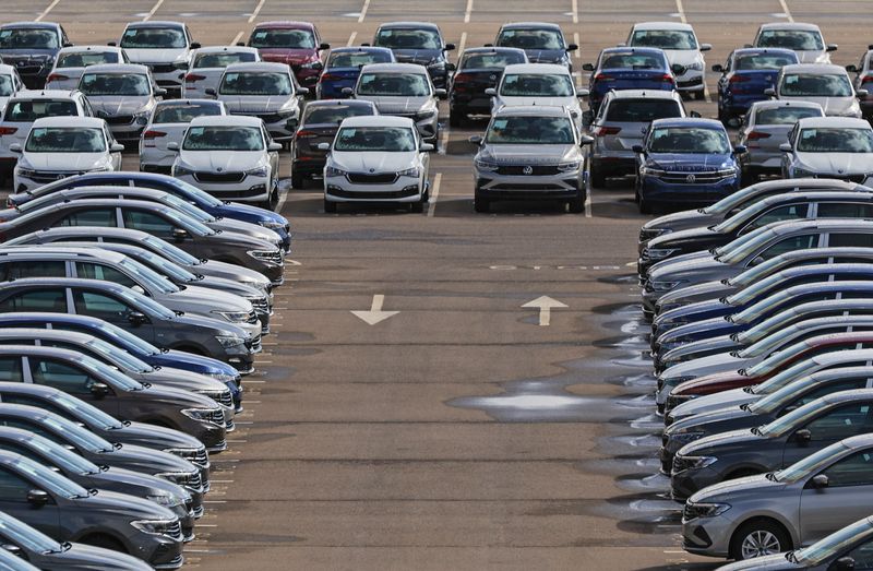 &copy; Reuters. FILE PHOTO: New cars are seen parked at the plant of Volkswagen Group Rus in Kaluga, Russia March 30, 2022. Picture taken March 30, 2022. REUTERS/Evgenia Novozhenina/File Photo