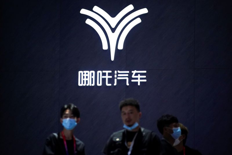 &copy; Reuters. FILE PHOTO: People wearing face masks following the coronavirus disease (COVID-19) outbreak stand under a Neta by Hozon logo as they attend the Beijing International Automotive Exhibition, or Auto China show, in Beijing, China September 27, 2020. REUTERS/