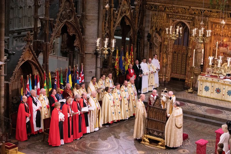 © Reuters. Le roi Charles de Grande-Bretagne est couronné à l'abbaye de Westminster, à Londres. /Photo prise le 6 mai 2023/REUTERS/Gary Calton
