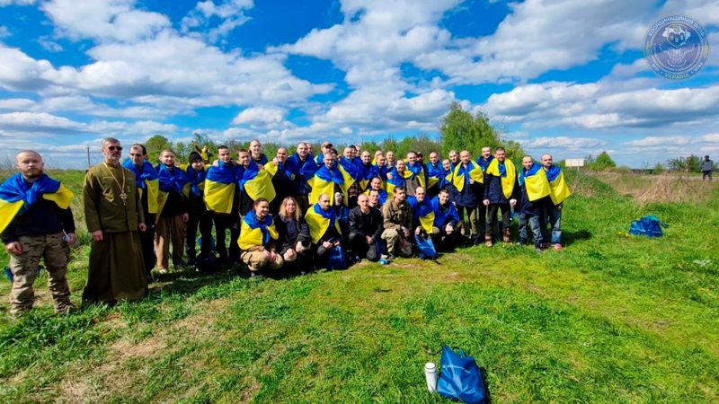 &copy; Reuters. Ukrainian prisoners of war (POWs) pose for a picture after a swap, amid Russia's attack on Ukraine, at an unknown location in Ukraine, in this handout picture released May 6, 2023. Coordination Headquarters for the Treatment of Prisoners of War/Handout vi