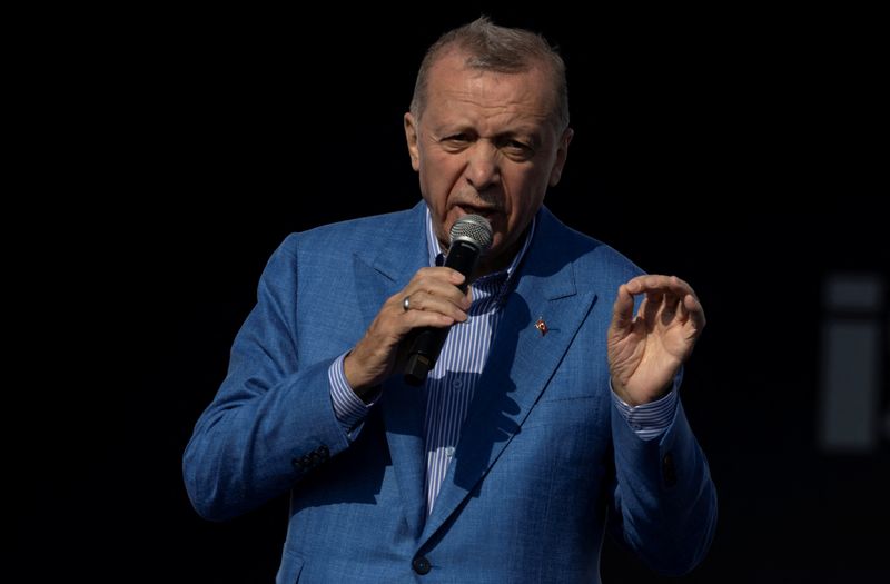 &copy; Reuters. Turkish President Tayyip Erdogan addresses his supporters during a rally ahead of the May 14 presidential and parliamentary elections in Istanbul, Turkey, May 7, 2023. REUTERS/Umit Bektas