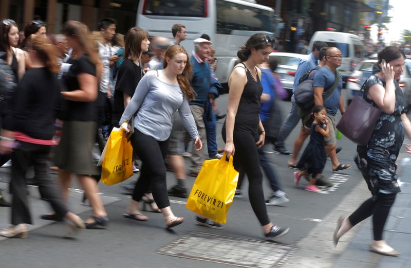 &copy; Reuters. FILE PHOTO: Shoppers carry their purchases across a street in Sydney's central shopping district, March 15, 2017.   REUTERS/Jason Reed