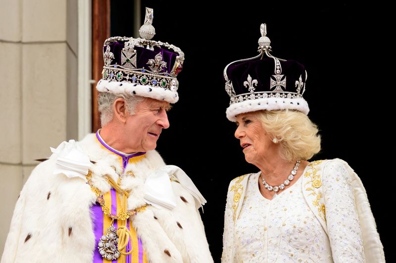 &copy; Reuters. الملك تشارلز والملكة كاميلا من شرفة قصر باكنجهام خلال مراسم تتويج الملك والملكة في لندن يوم السادس من مايو  أيار 2023. صورة لرويترز من ممثل لوك