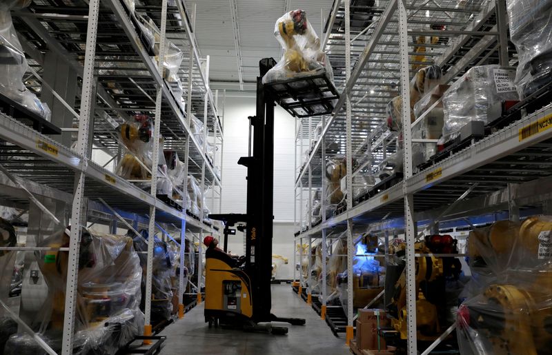 &copy; Reuters. FILE PHOTO: An inventory of manufacturing robots waiting to be shipped to customers from a FANUC American facility in Auburn Hills, Michigan, U.S.,  August 11, 2021. REUTERS/Rebecca Cook/File Photo