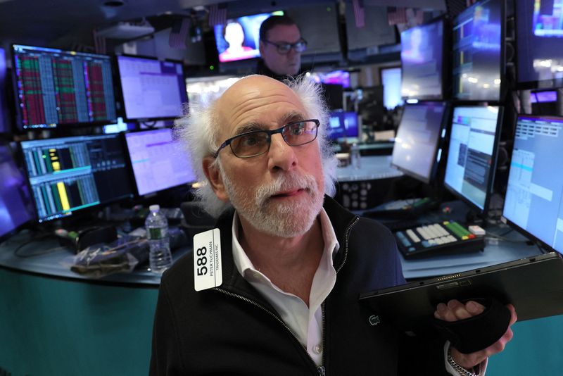 © Reuters. FILE PHOTO: A trader works on the floor of the New York Stock Exchange (NYSE) in New York City, U.S., May 4, 2023.  REUTERS/Brendan McDermid