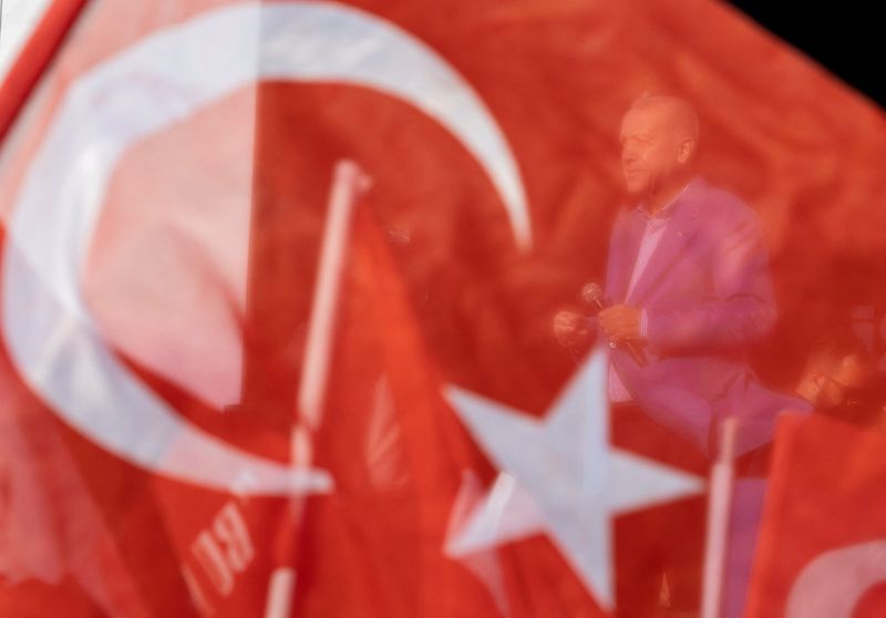 &copy; Reuters. FILE PHOTO: Turkish President Tayyip Erdogan addresses his supporters during a rally ahead of the May 14 presidential and parliamentary elections in Istanbul, Turkey, May 7, 2023. REUTERS/Umit Bektas/File Photo