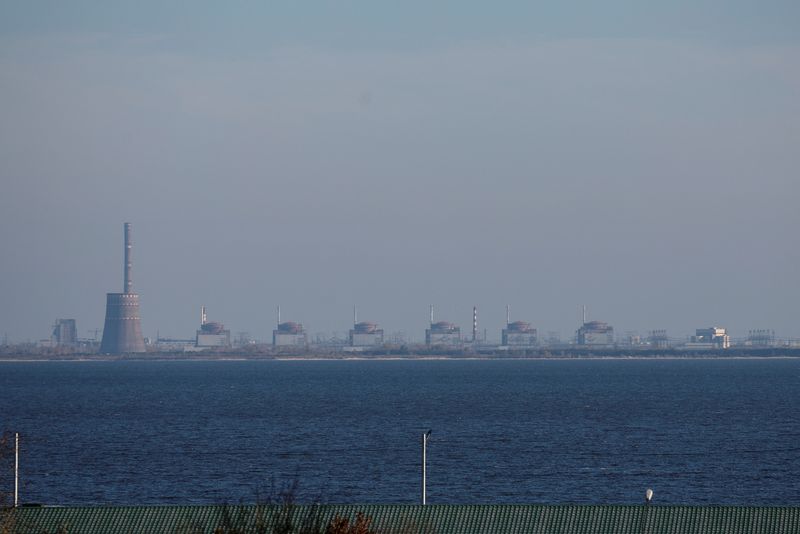 &copy; Reuters. Vista da Usina Nuclear de Zaporizhzhia da cidade de Nikopol, na região de Dnipropetrovsk, Ucrânia
07/11/2022
REUTERS/Valentyn Ogirenko