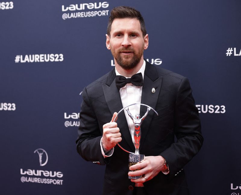 &copy; Reuters. May 8, 2023
Foto del lunes de Lionel Messi con el Premio Laureus al Deportista del Año 
 REUTERS/Johanna Geron