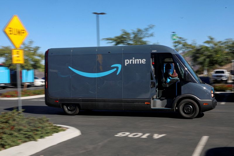 © Reuters. FILE PHOTO: One of  Amazon's  delivery trucks is pictured working on delivery from the Amazon facility in Poway, California, U.S., November 16, 2022. REUTERS/Sandy Huffaker/File Photo