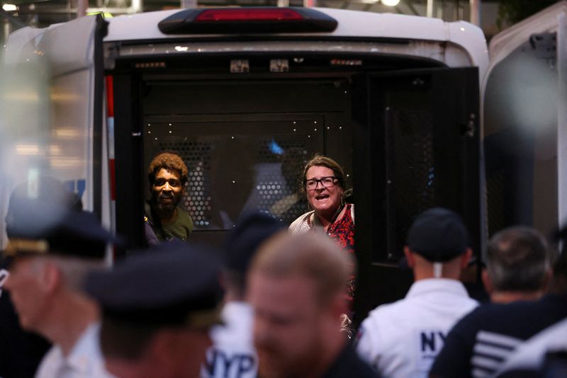 New York protesters demand criminal charges in chokehold killing on subway